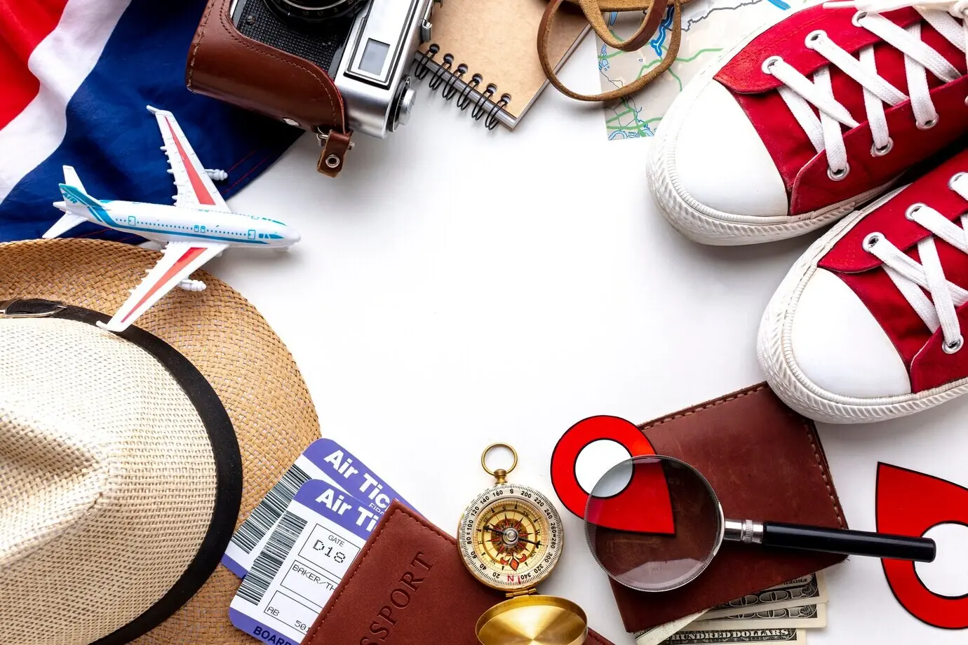 Draufsicht auf die wichtigsten Utensilien eines Reisesets.